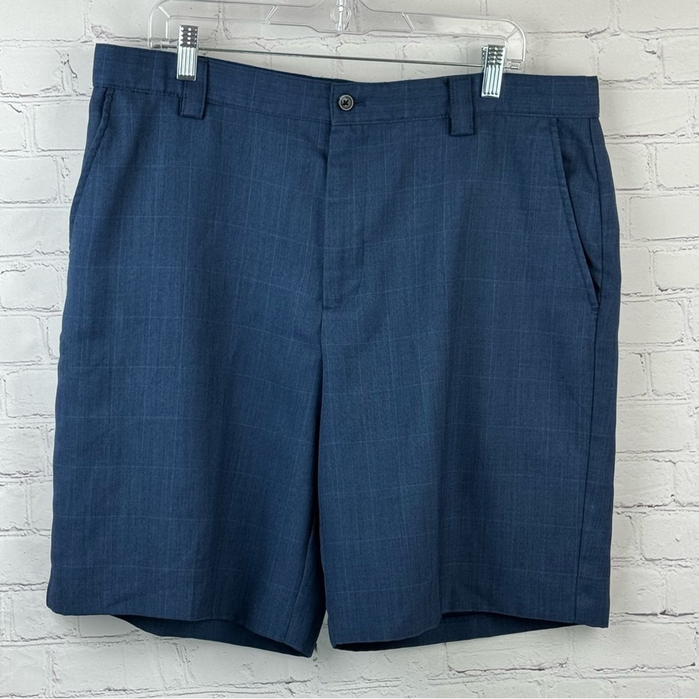 Izod XFG Flat Front Golf Shorts Mens 36 Blue Plaid Golf/Travel